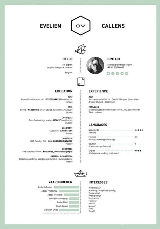Graficzne CV. Minimalistyczny wzór z zielonymi dekoracjami.