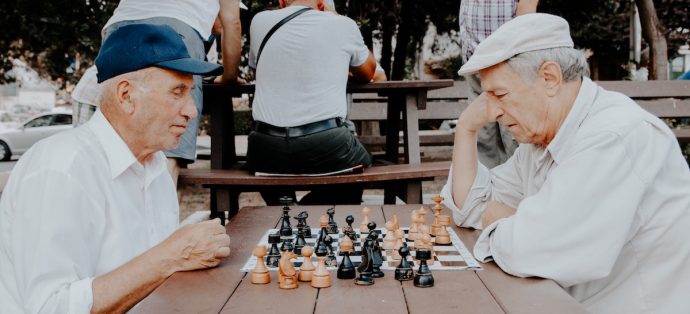 Przejście na emeryturę a rozwiązanie umowy o pracę