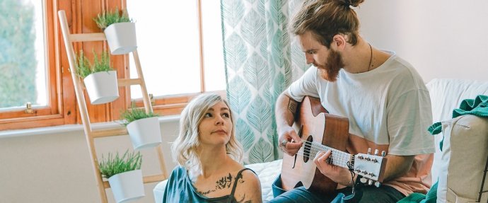 Stan cywilny w CV — dodawać czy nie?